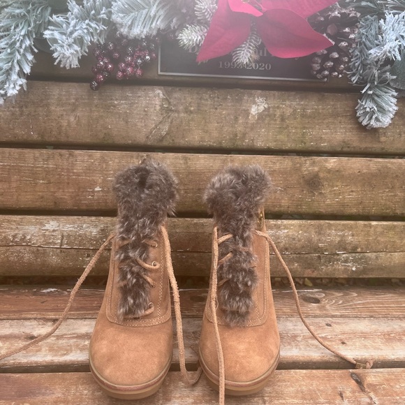 Michael Kors suede leather tan ankle boots with faux fur lining - Picture 9 of 10